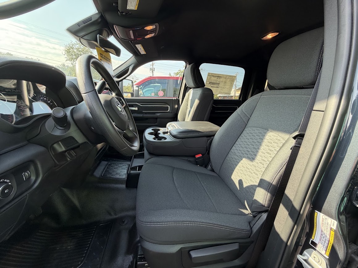 2025 RAM 3500 Chassis Big Horn - Photo 6