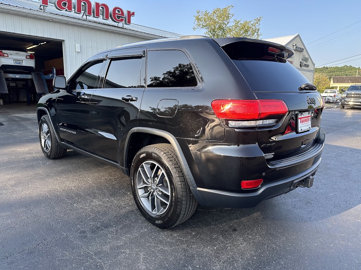 Used 2018 Jeep Grand Cherokee Laredo E with VIN 1C4RJFAG9JC377767 for sale in Stanton, KY