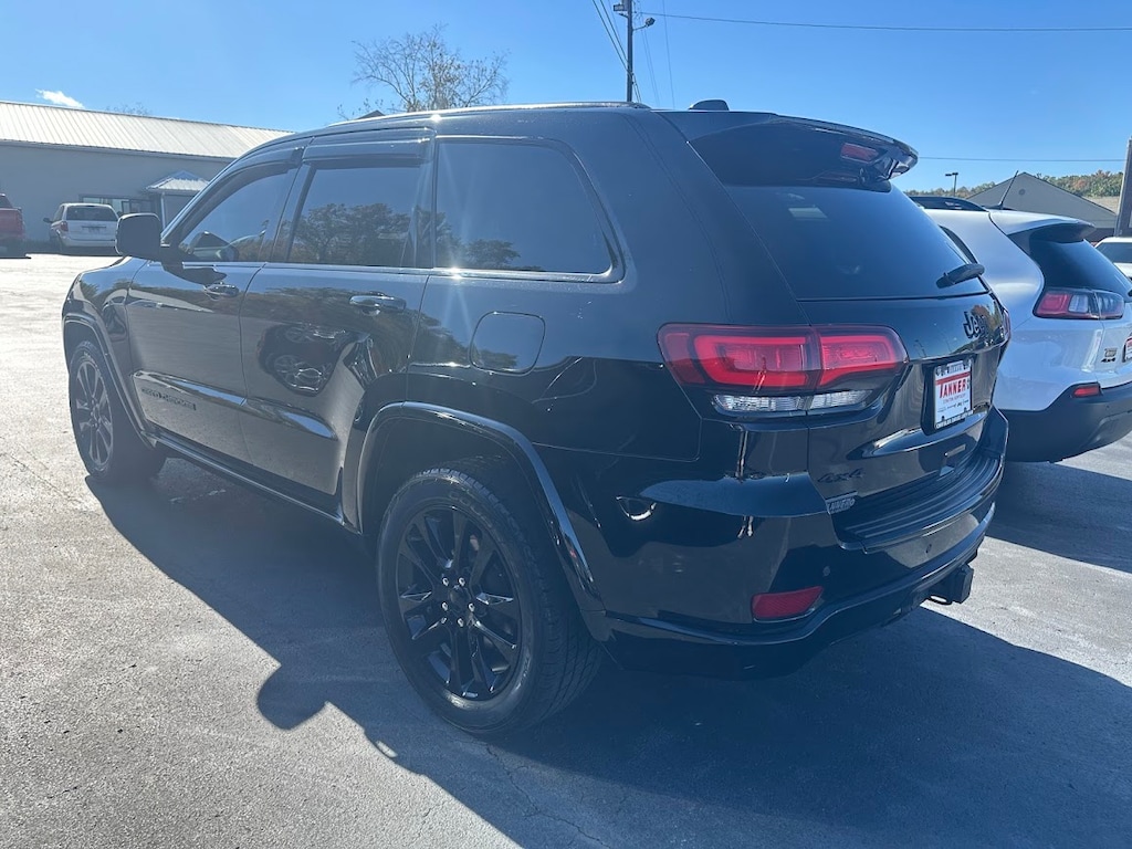 Used 2018 Jeep Grand Cherokee Laredo 4x4 SUV