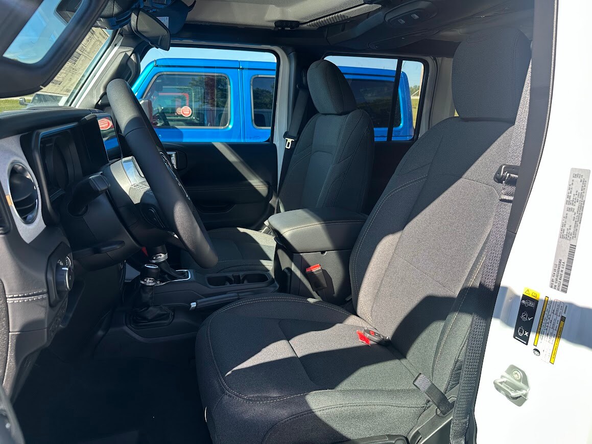2025 Jeep Wrangler 4-Door Sahara - Photo 6