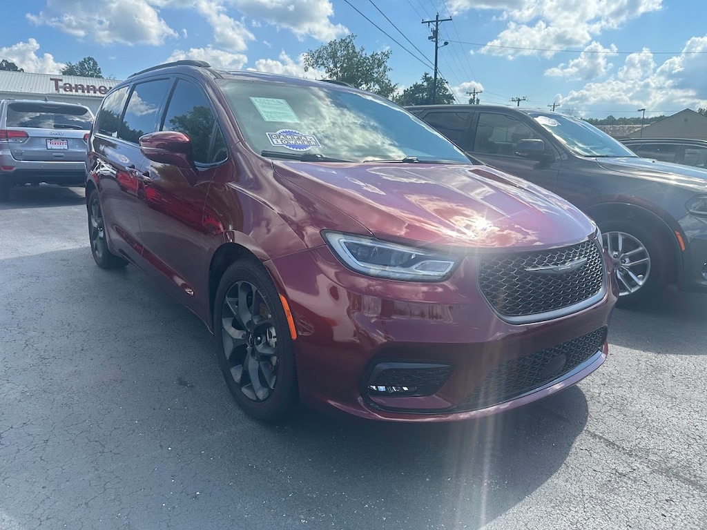 Used 2022 Chrysler Pacifica Touring L Van Passenger Van
