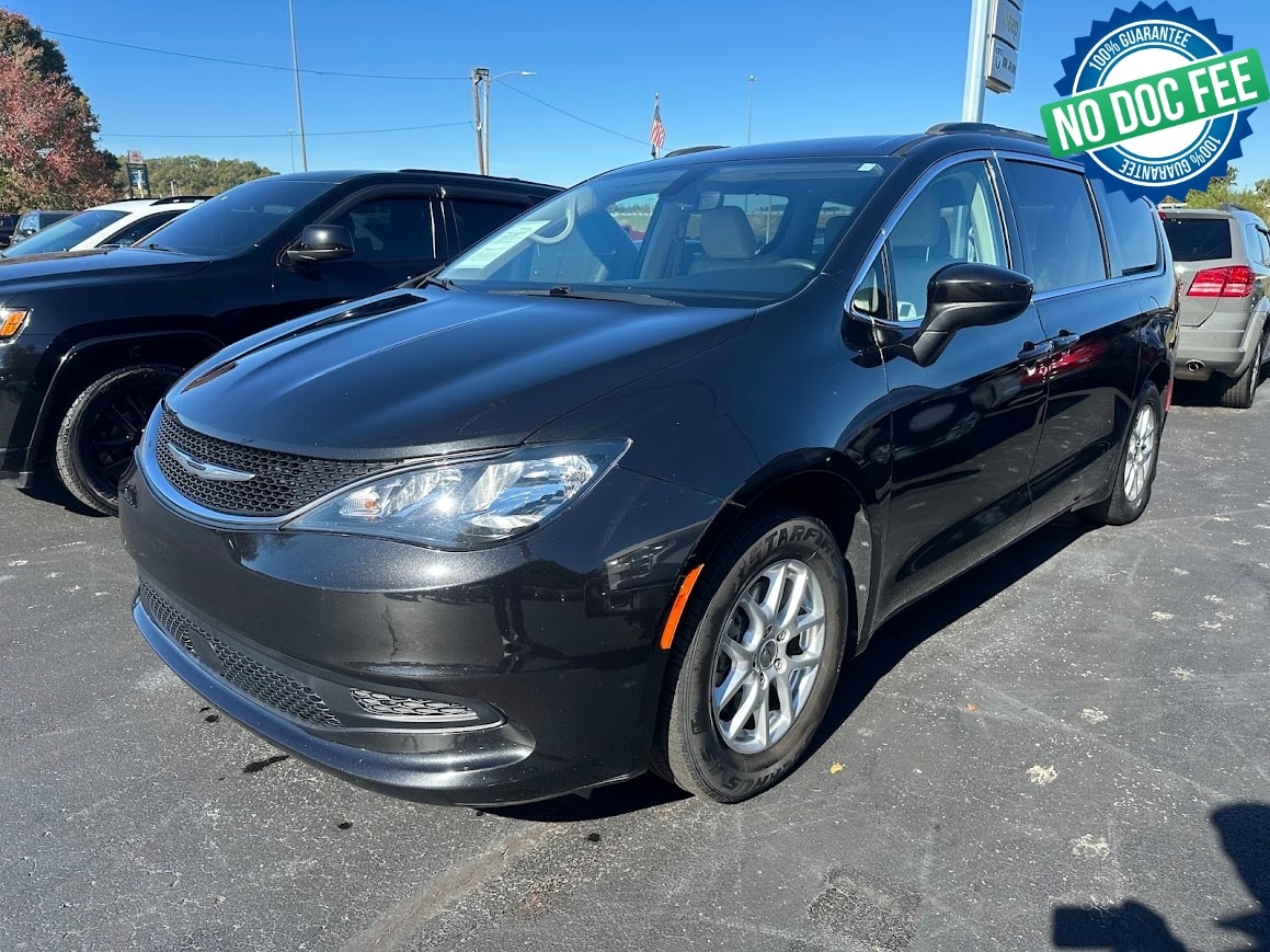 2021 Chrysler Voyager's photo