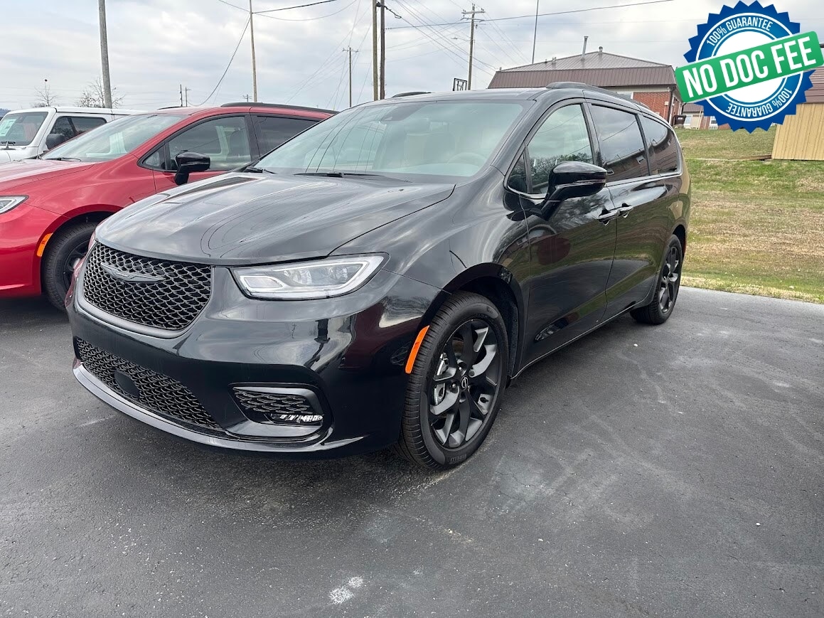 2026 Chrysler Pacifica Select's photo