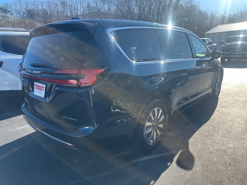 Used 2022 Chrysler Pacifica Hybrid Touring L Van Passenger Van