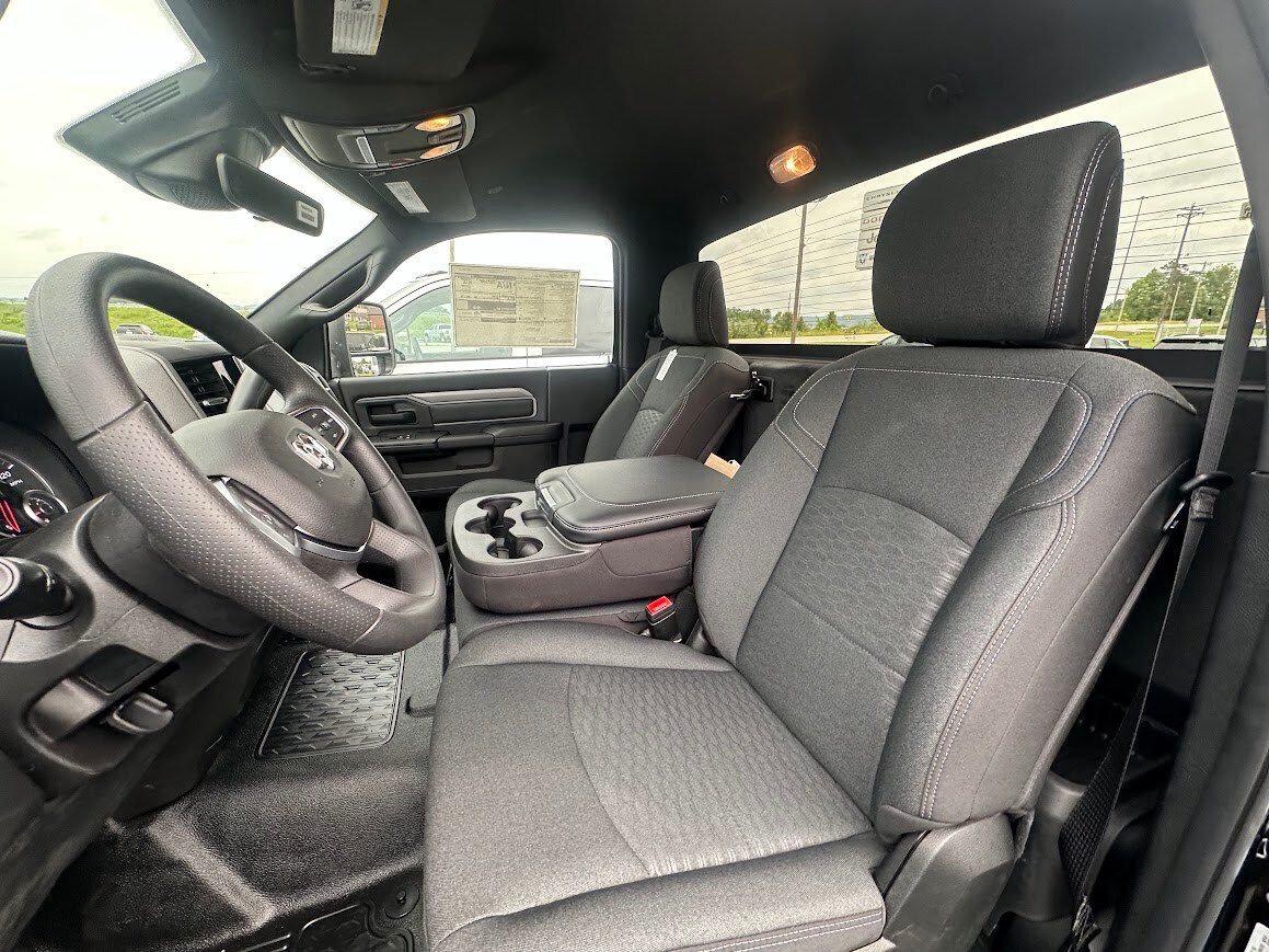 2025 RAM 3500 Chassis Tradesman - Photo 6