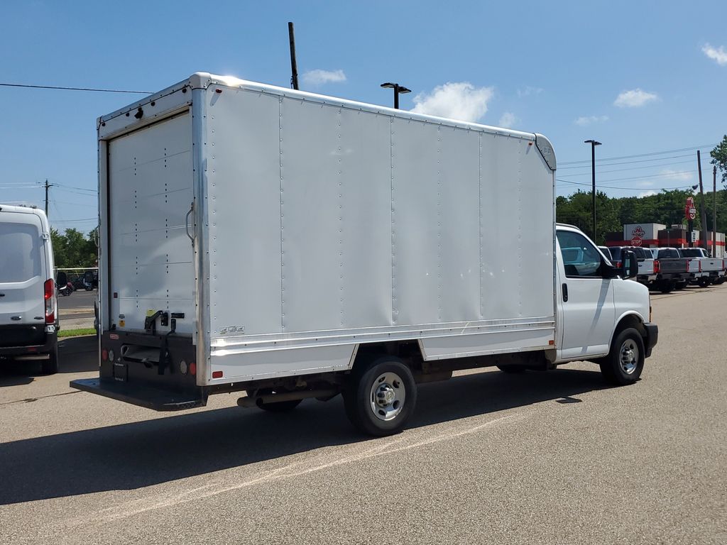 2022 Chevrolet Express 3500 photo 3