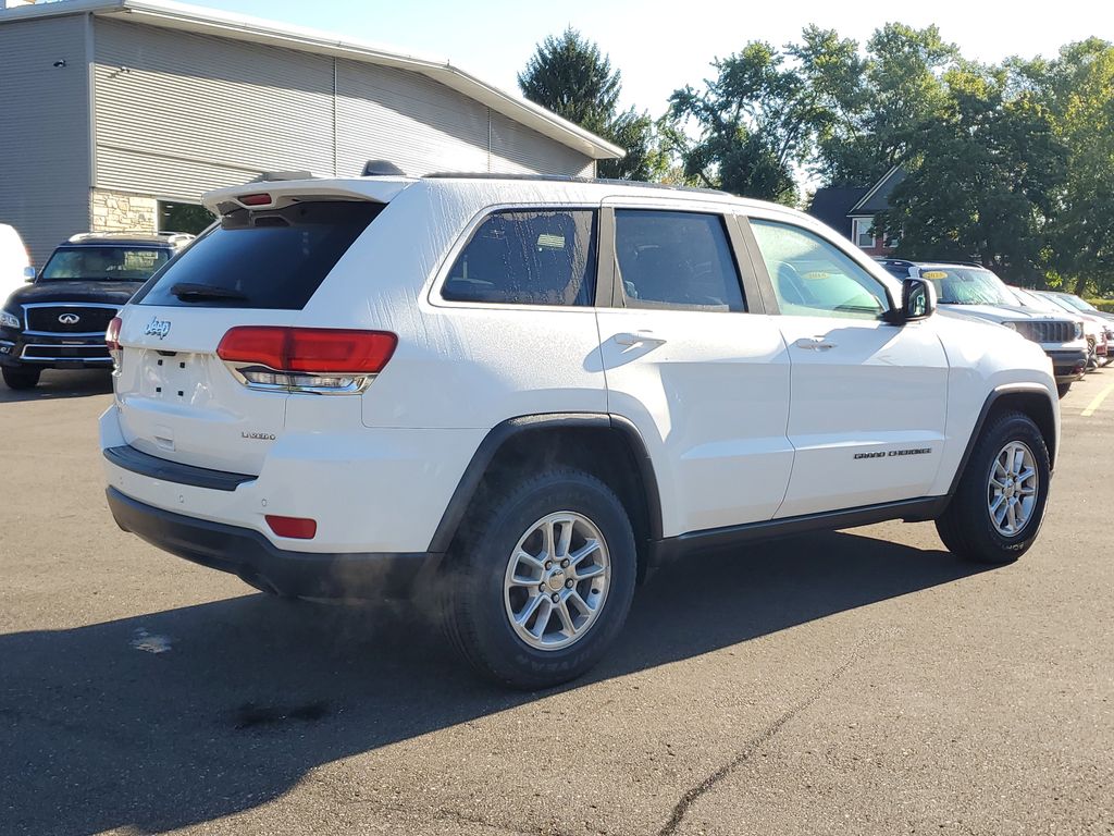 2019 Jeep Grand Cherokee Laredo photo 2