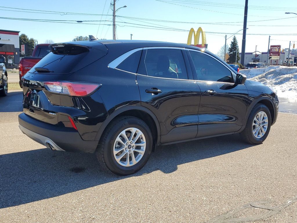 2022 Ford Escape SE photo 3