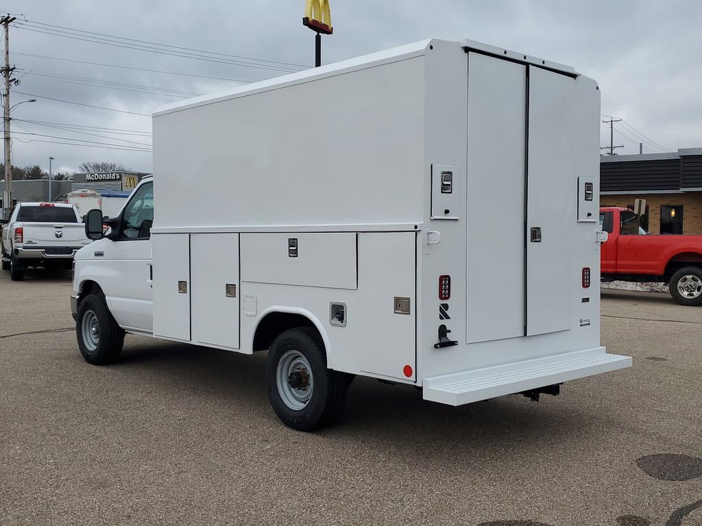2025 Ford E-350 photo 4