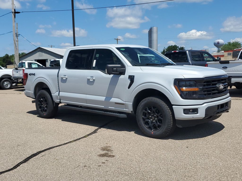 2025 Ford F-150 XLT photo 2
