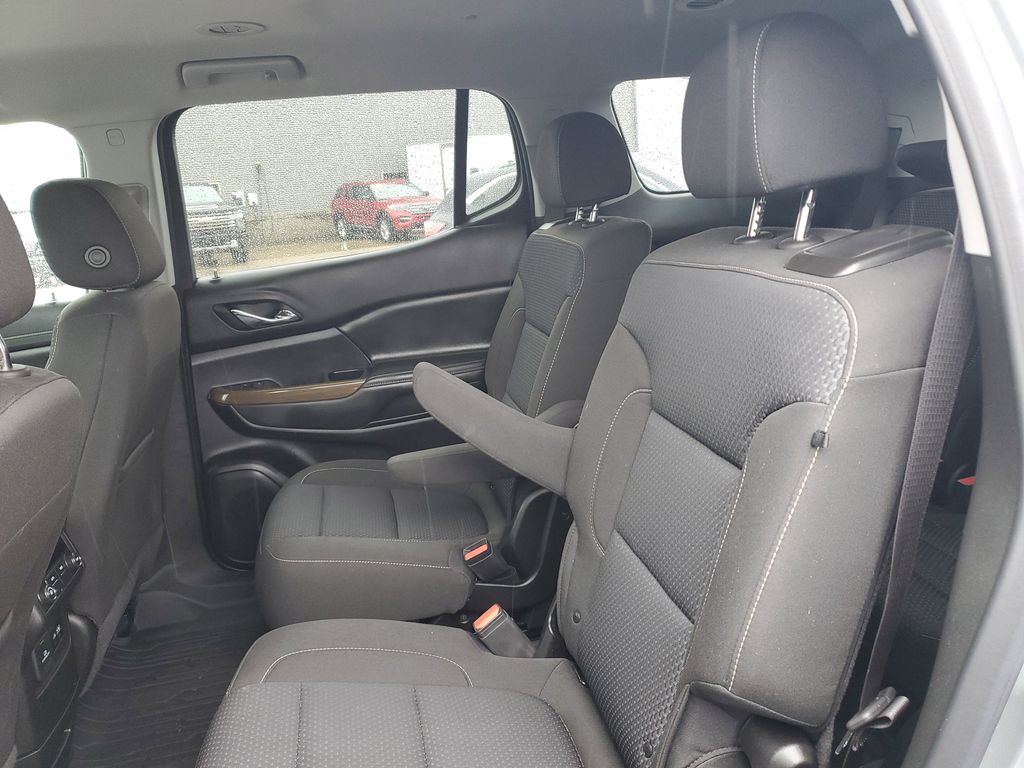 2023 GMC Acadia SLE - Photo 9