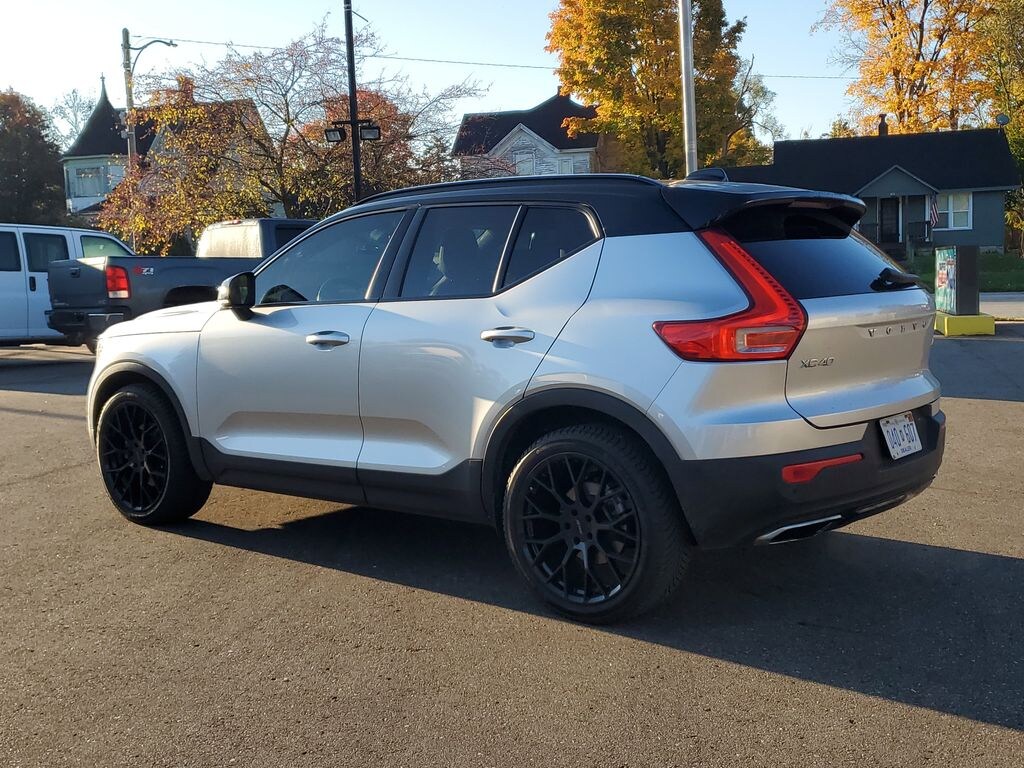 Used 2019 Volvo XC40 T5 R-Design Sport Utility