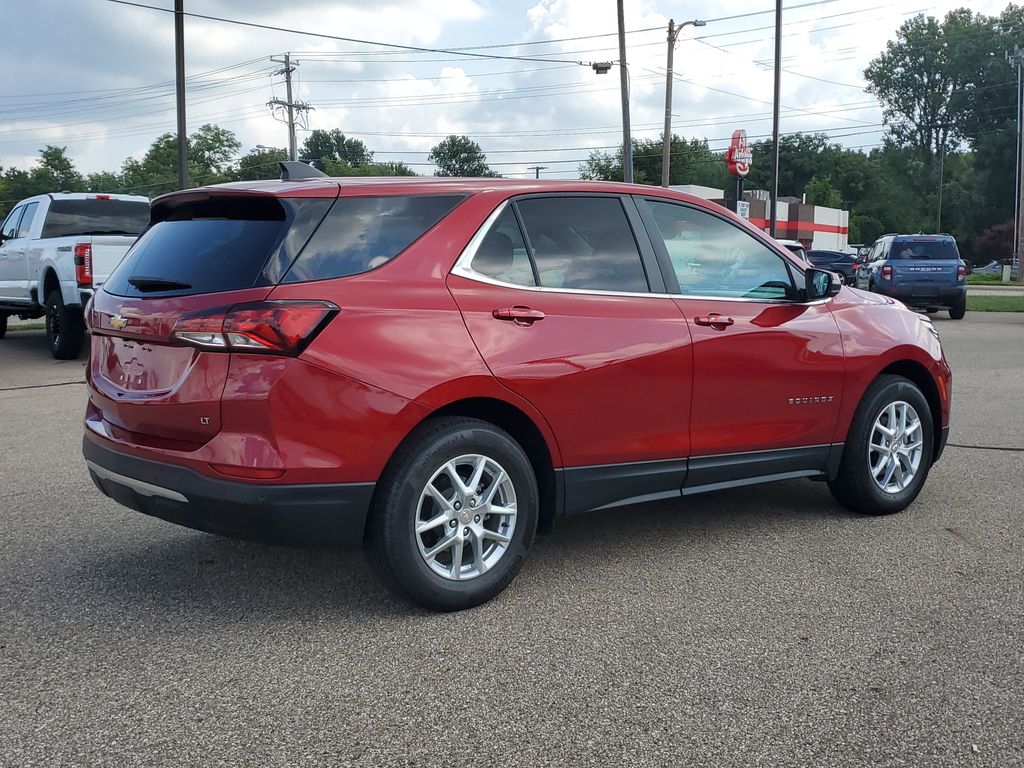 2023 Chevrolet Equinox LT photo 3