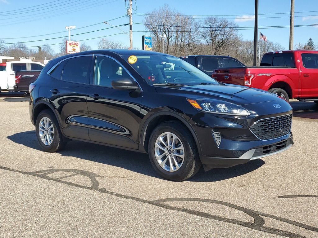 Used 2022 Ford Escape SE with VIN 1FMCU9G64NUC04392 for sale in Paw, MI