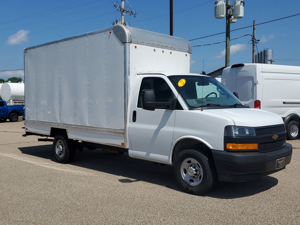2022 Chevrolet Express 3500 photo 2