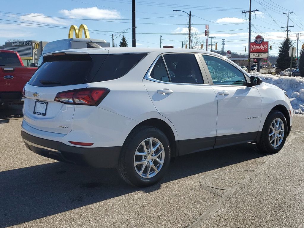 2022 Chevrolet Equinox LT photo 3