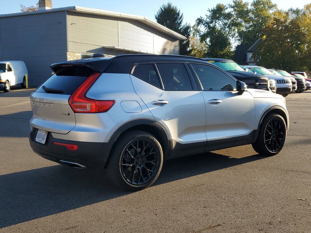 Used 2019 Volvo XC40 T5 R-Design Sport Utility