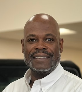 Staff member Desmond Easley from ID_29bb8cbdd5a9