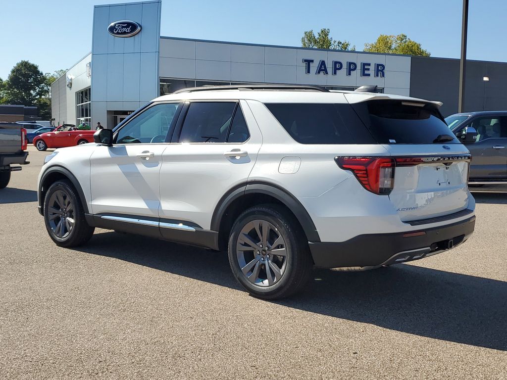 2025 Ford Explorer photo 4
