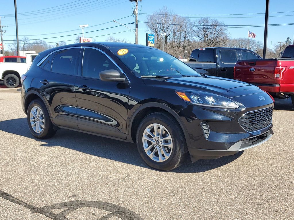Used 2022 Ford Escape SE with VIN 1FMCU9G64NUB69255 for sale in Paw, MI