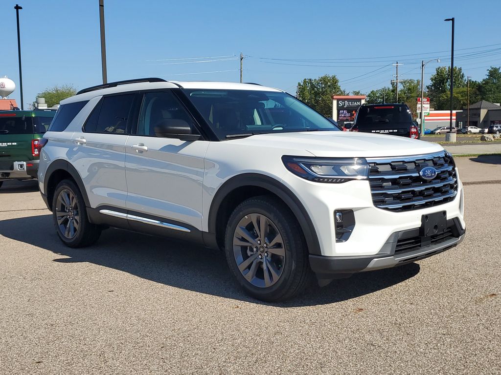 2025 Ford Explorer photo 2