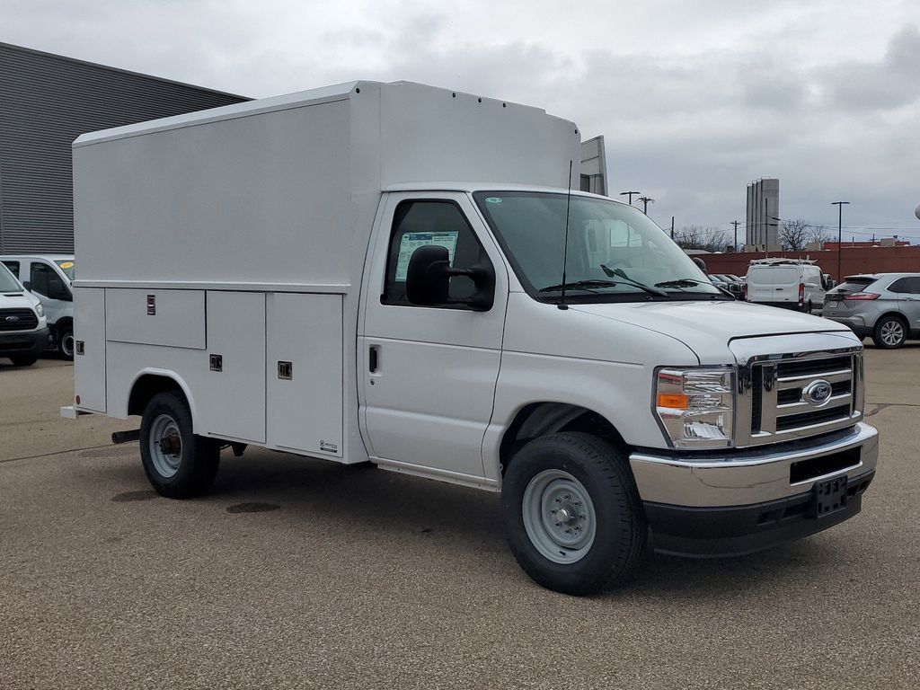 2025 Ford E-350 photo 2