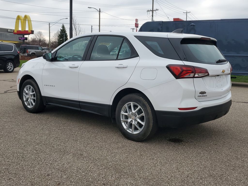 2023 Chevrolet Equinox LS photo 4