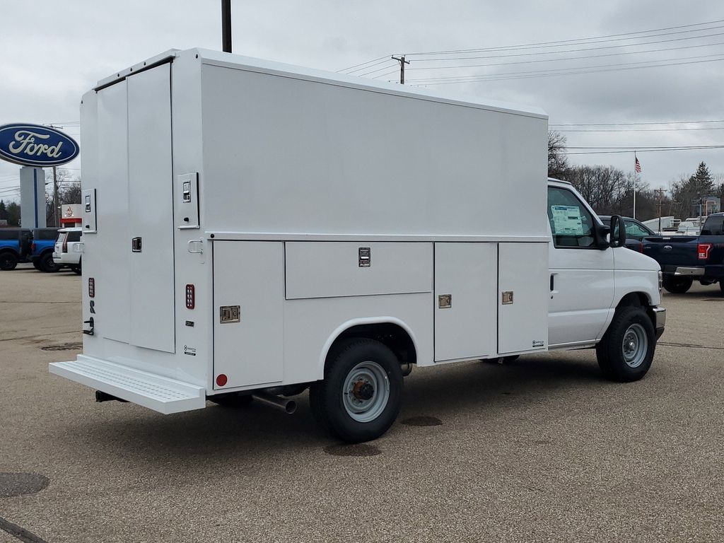 2025 Ford E-350 photo 3