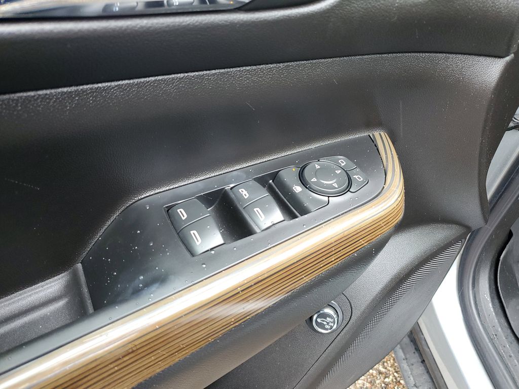 2023 GMC Acadia SLE - Photo 13