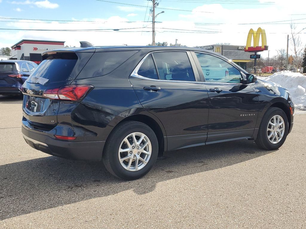 2023 Chevrolet Equinox LT photo 3