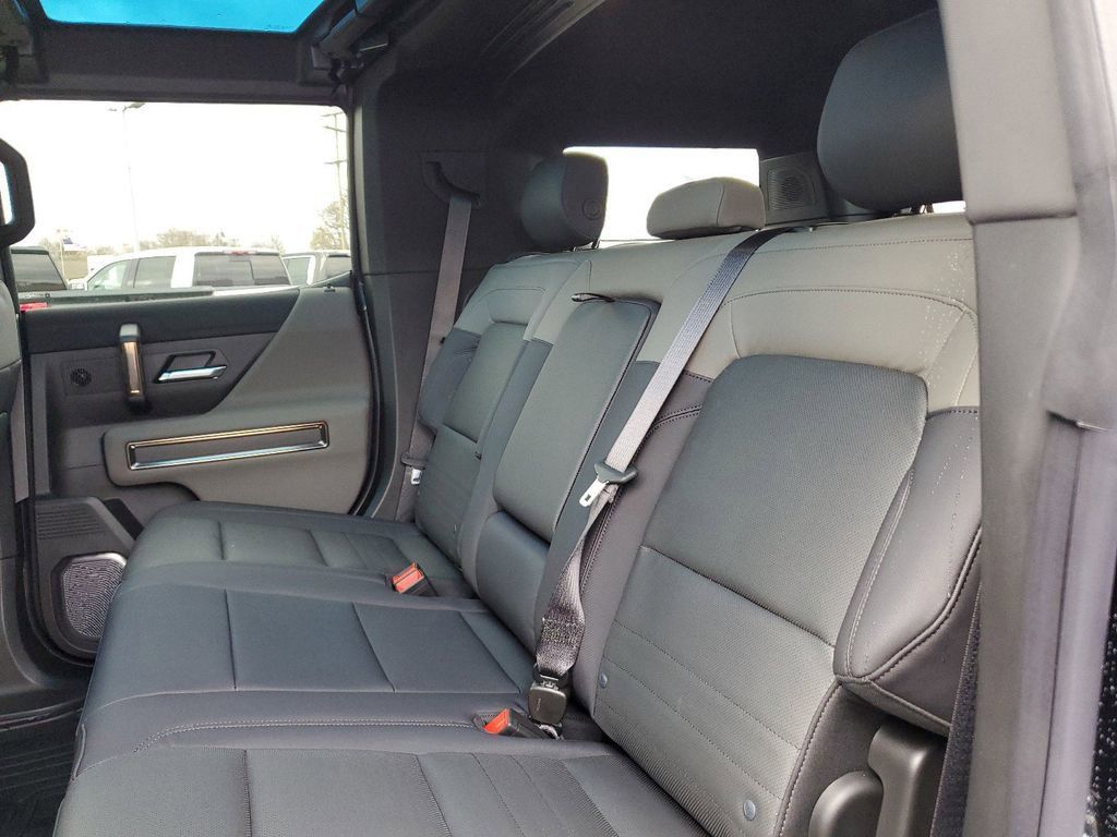 2025 GMC HUMMER EV 2X - Photo 10