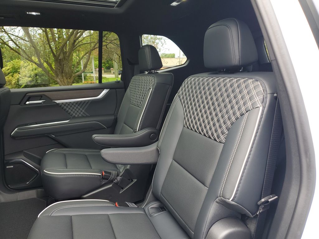 2027 GMC Acadia Denali - Photo 12