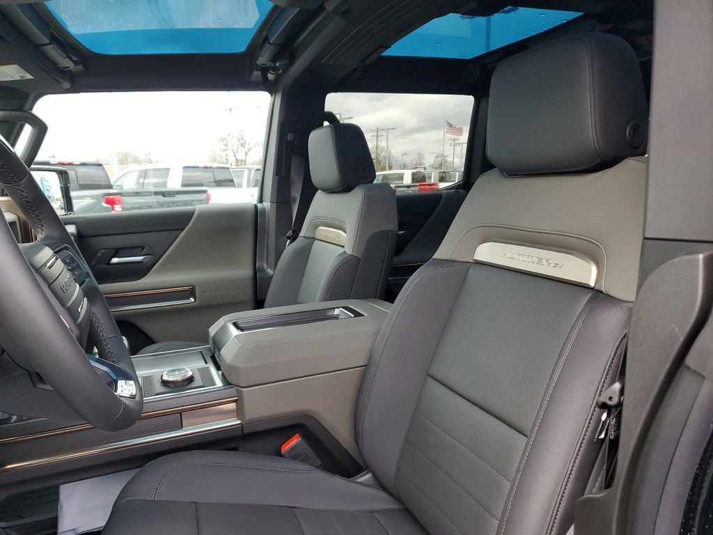 2025 GMC HUMMER EV 2X - Photo 19