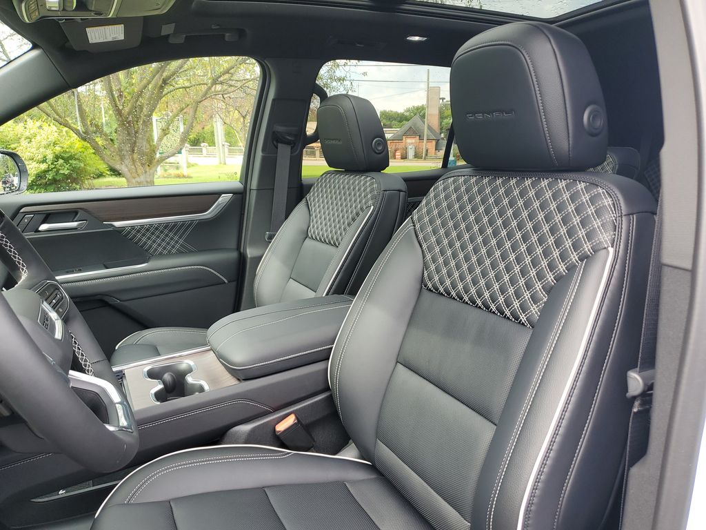 2027 GMC Acadia Denali - Photo 19