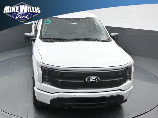 2025 Ford F-150 Lightning Flash - Photo 10