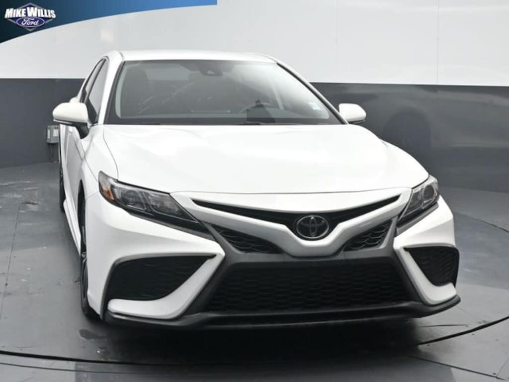 Used 2022 Toyota Camry SE Sedan