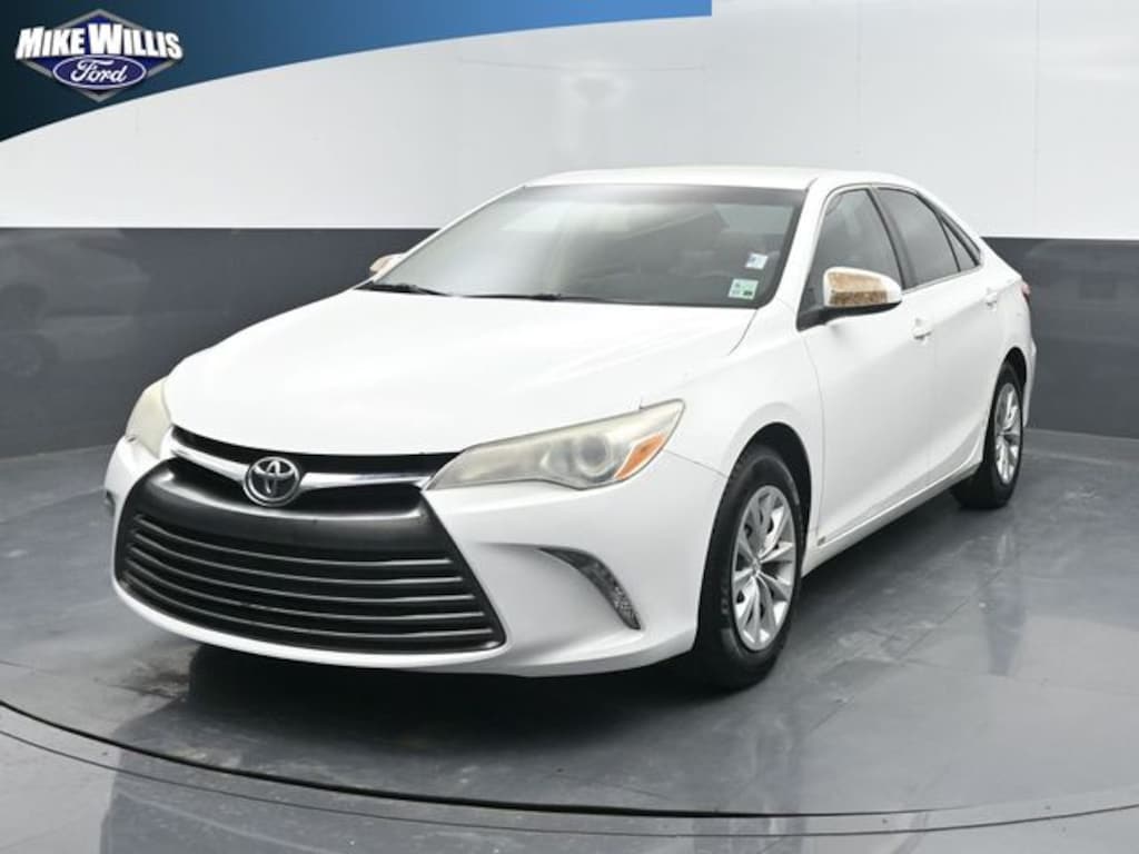 Used 2015 Toyota Camry SE Sedan