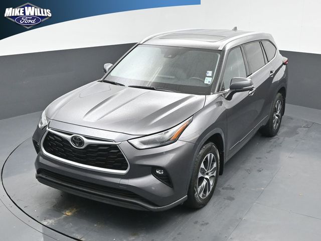 used 2022 Toyota Highlander car, priced at $31,592