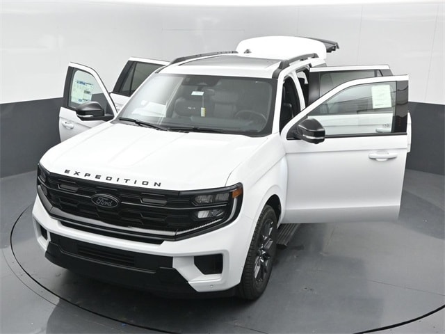 new 2025 Ford Expedition car, priced at $77,230