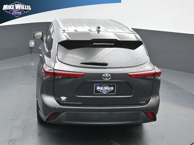 used 2022 Toyota Highlander car, priced at $31,592