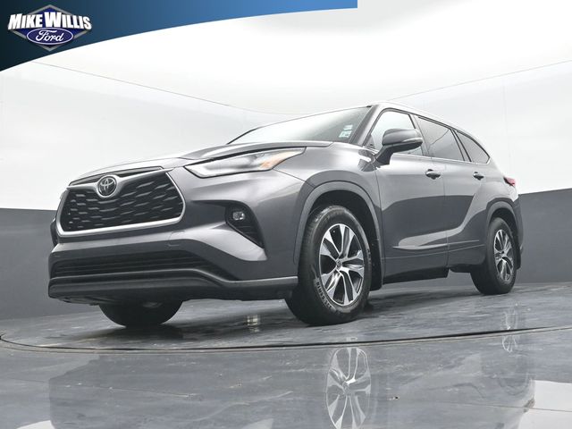 used 2022 Toyota Highlander car, priced at $31,592