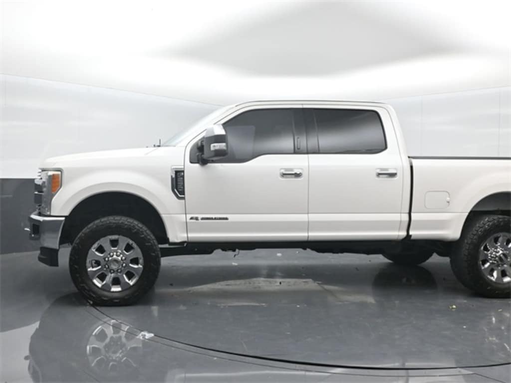 Used 2017 Ford F-250SD Lariat Truck