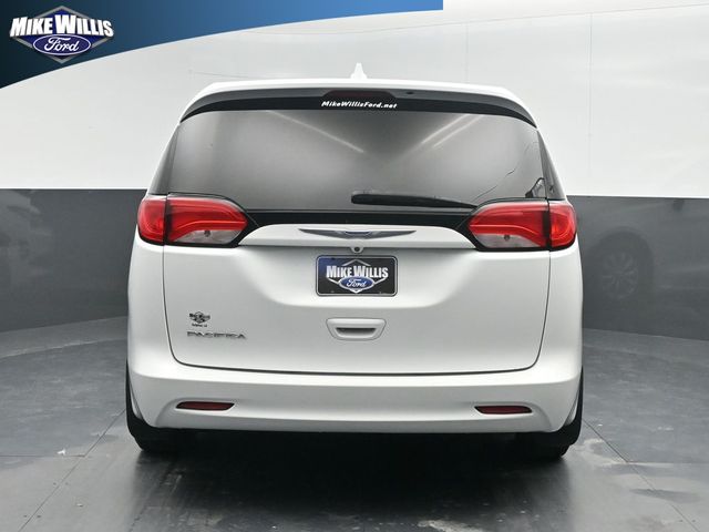 used 2017 Chrysler Pacifica car