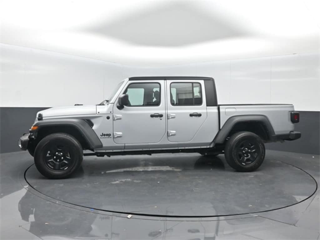 Used 2023 Jeep Gladiator Sport Truck