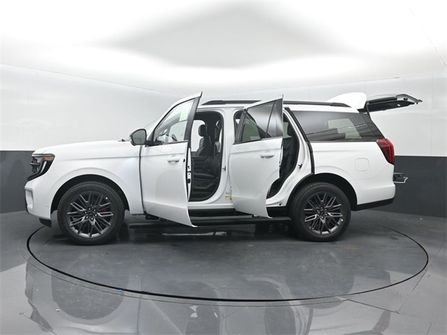 new 2025 Ford Expedition car, priced at $77,230