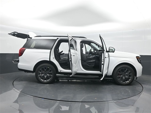 new 2025 Ford Expedition car, priced at $77,230