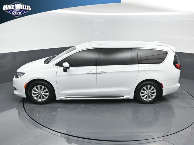 used 2017 Chrysler Pacifica car