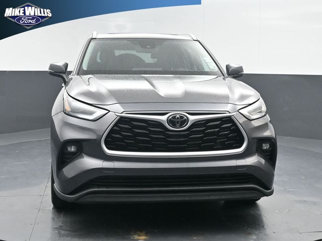 used 2022 Toyota Highlander car, priced at $31,592