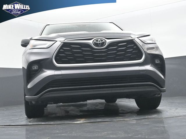 used 2022 Toyota Highlander car, priced at $31,592