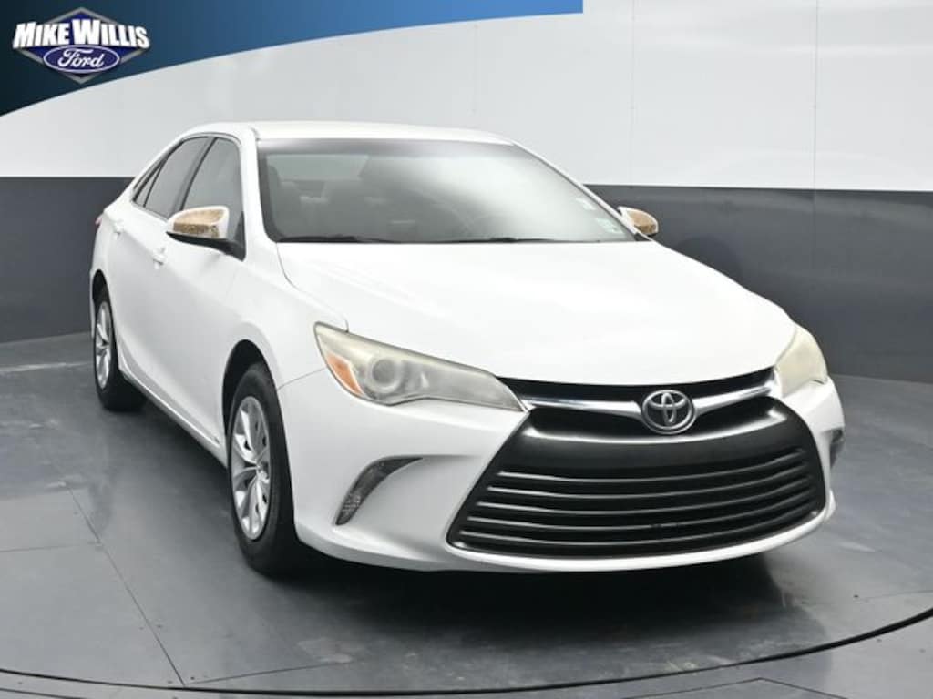 Used 2015 Toyota Camry SE Sedan